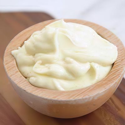 صلصة ثوم عادية صغيرة