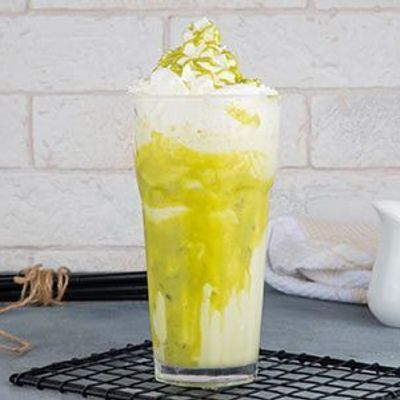 Pistachio with milk and ice