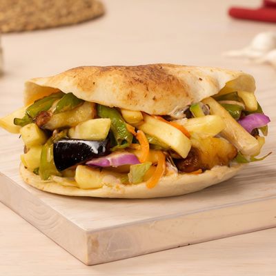 أصابع مع مسقعة وباذنجان