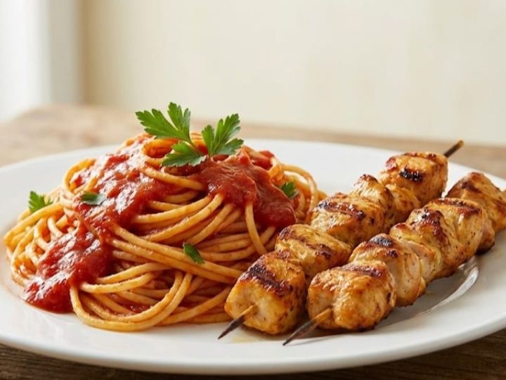Pasta With Sauce And Steak Tawook