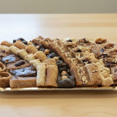 Mixed nuts and plain medium platter