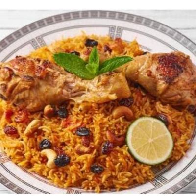 نصف دجاج كبسة مع أرز