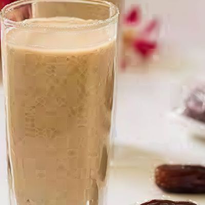 Dates with Ice cocktail
