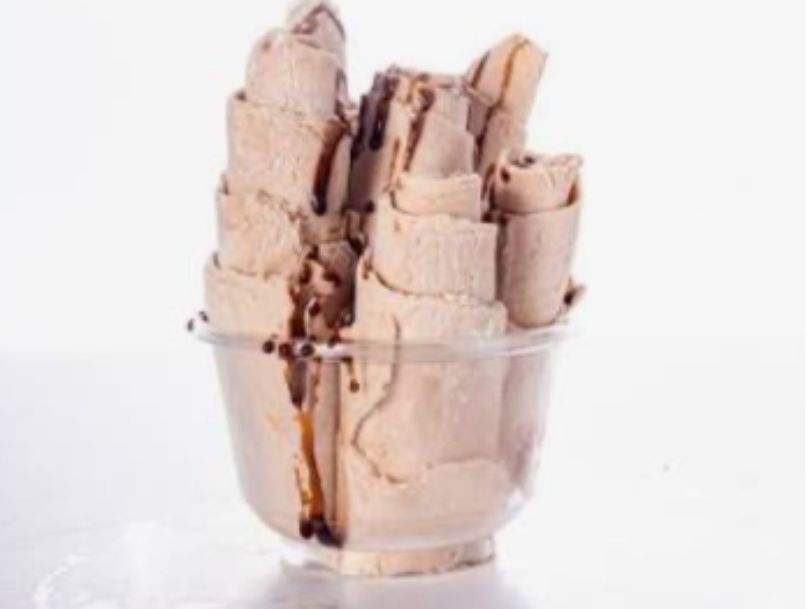 Ice cream roll with fresh dates