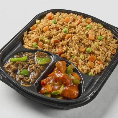 Rice with Szechuan chicken, mixed meats, and black pepper sauce