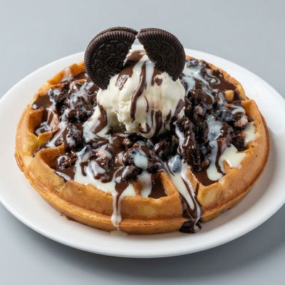 White chocolate with cookies waffle