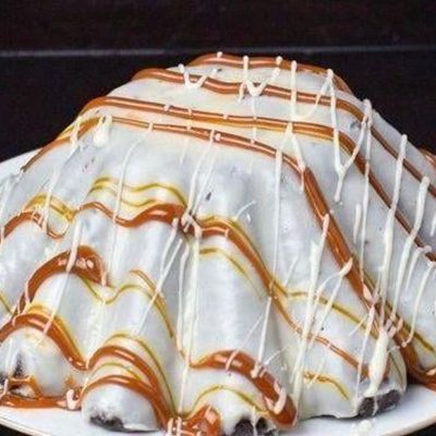 Molten White Chocolate Cake