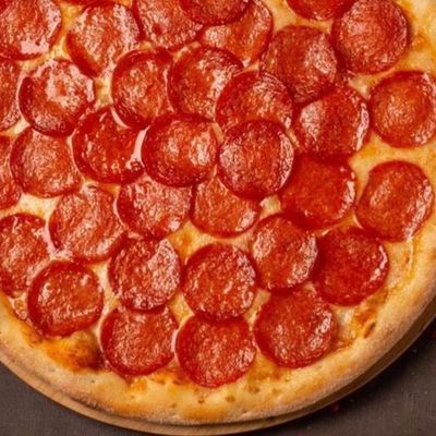 Salami pizza