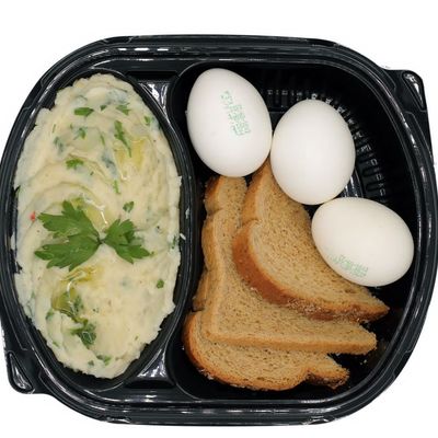 Egg meal with boiled potatoes