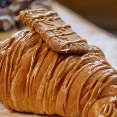 Lotus Croissant