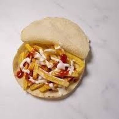 ساندويتش أصابع مع كاتشب ومايونيز