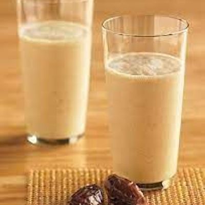عصير زبادي مع تمر