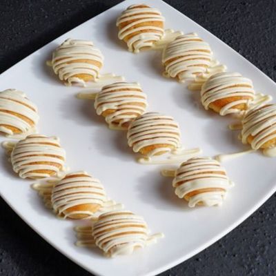 بان كيك مصغر بالشوكولاتة البيضاء