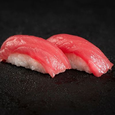 Tuna nigiri