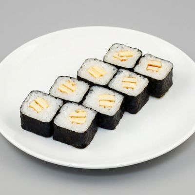 Cheese Salmon Tempura Maki (6 Piece )