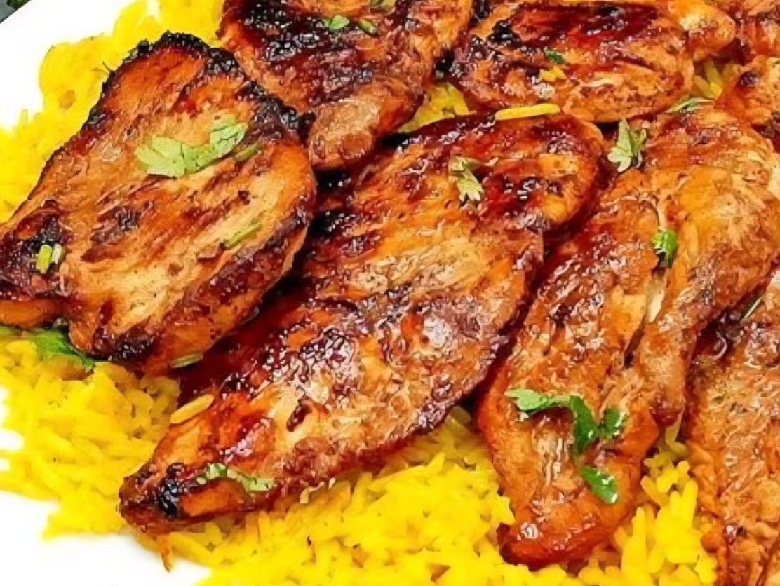Half a kilo of grilled chicken Pane breast with mandi rice