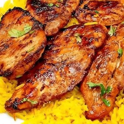 نصف كيلو صدر دجاج بان مشوي مع أرز مندي
