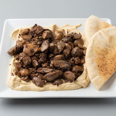 طبق حمص مع كبدة دجاج