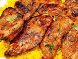 A tray of one kilo of grilled chicken Pane breast with mandi rice