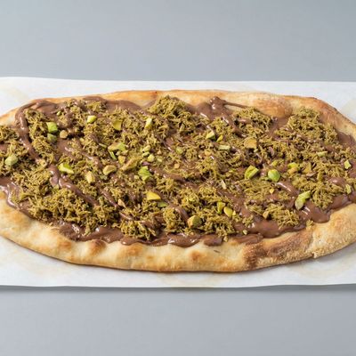 Dubai chocolate pizza