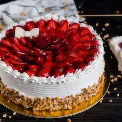 Strawberry And Cream Cake 25 Cm