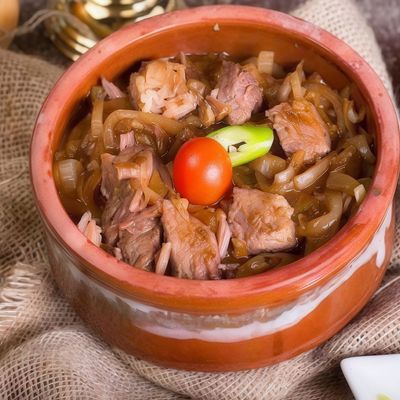 Meat casserole with onions