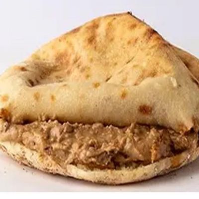 ساندويتش فول بزيت الزيتون