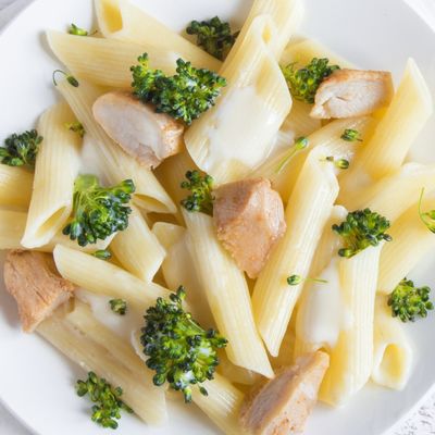 Penne Pasta Whaite Souce With Chicken