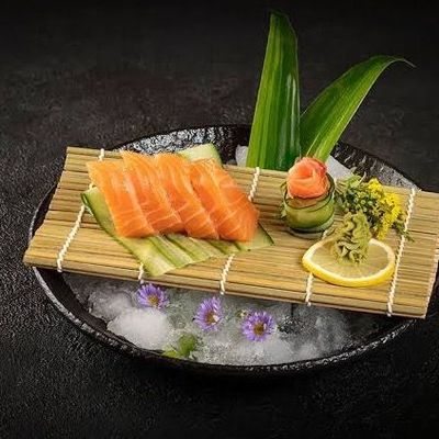 Salmon sashimi (6 pieces)