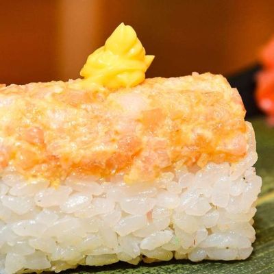Spicy tuna oshi
