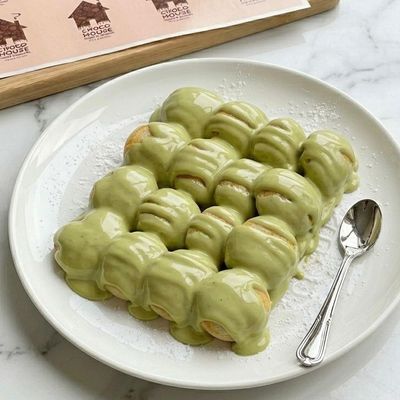 Mini pancakes with pistachio