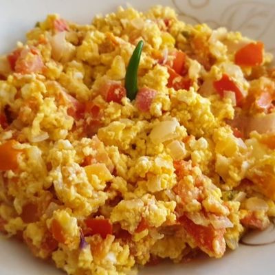 Shakshuka Eggs with Tuna
