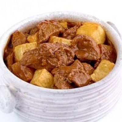 Veal Cubes And Onion Sauce