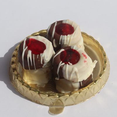 Sablé with Strawberry Jam and Half-and-Half Chocolate