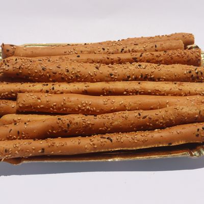Wide rusks with sesame and black seeds