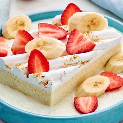 Qashtota rice pudding banana and strawberries