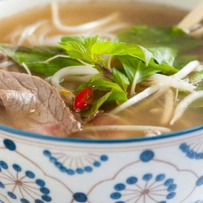 شوربة نودلز لحم بقري
