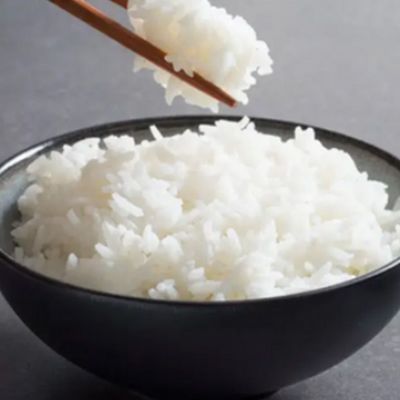 أرز مطهو على البخار
