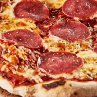 Salami pizza