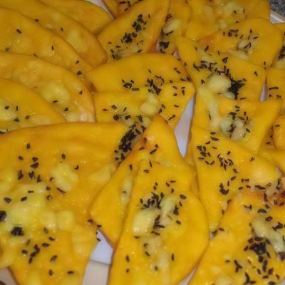 نصف كيلو شيبس مع جبنة رومي