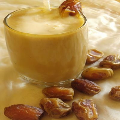 Dates with Milk Juice