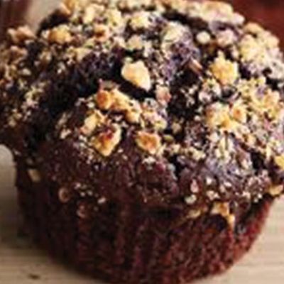 كعكة كبيرة بالشوكولاتة مع حشوة البندق