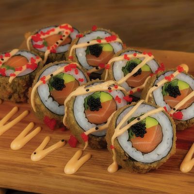 SALMON CRISPY GOLD (6 Pcs)