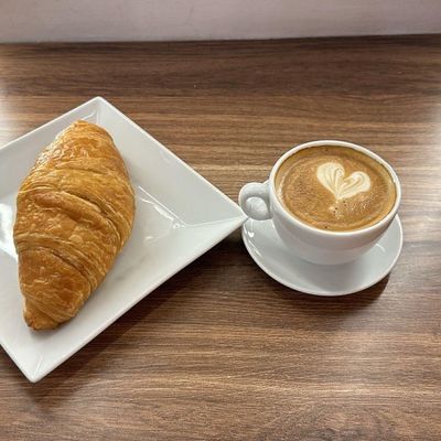Croissant Plain+ Large latte or cappuccino