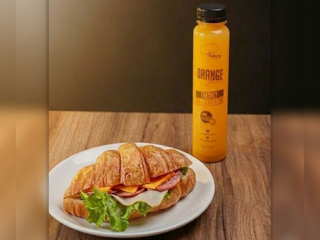 Croissant sandwich meal