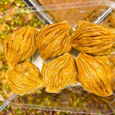 Onion Baklava With Walnuts And Cinnamon (250g)