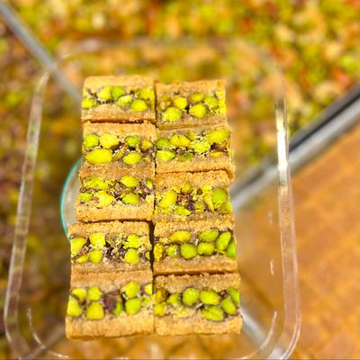 Red Baloriyah Kunafa with Pistachios seeds 250 G