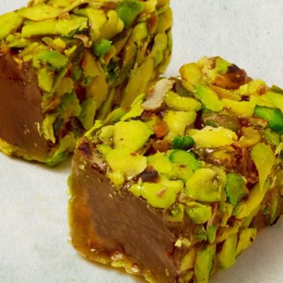 Crushed Garnished Arayeseya Pistachio Malban