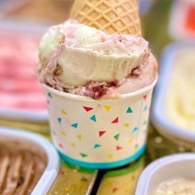Strawberry Cheesecake Ice Cream 250g
