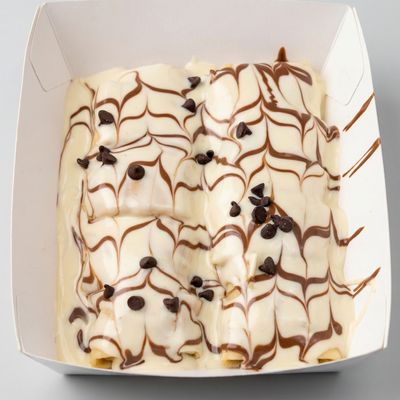 White chocolate Crepe Roll